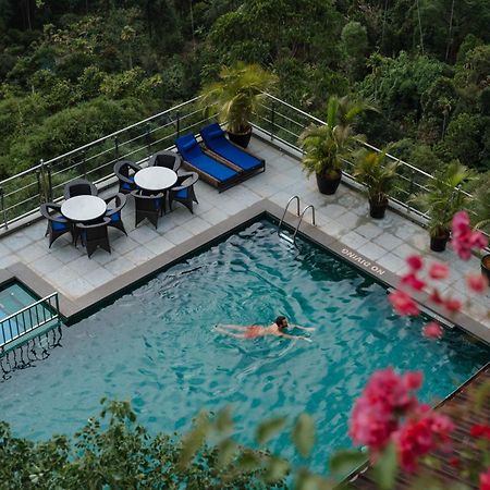 Готель The Panoramic Getaway Муннар Екстер'єр фото The swimming pool at the hotel