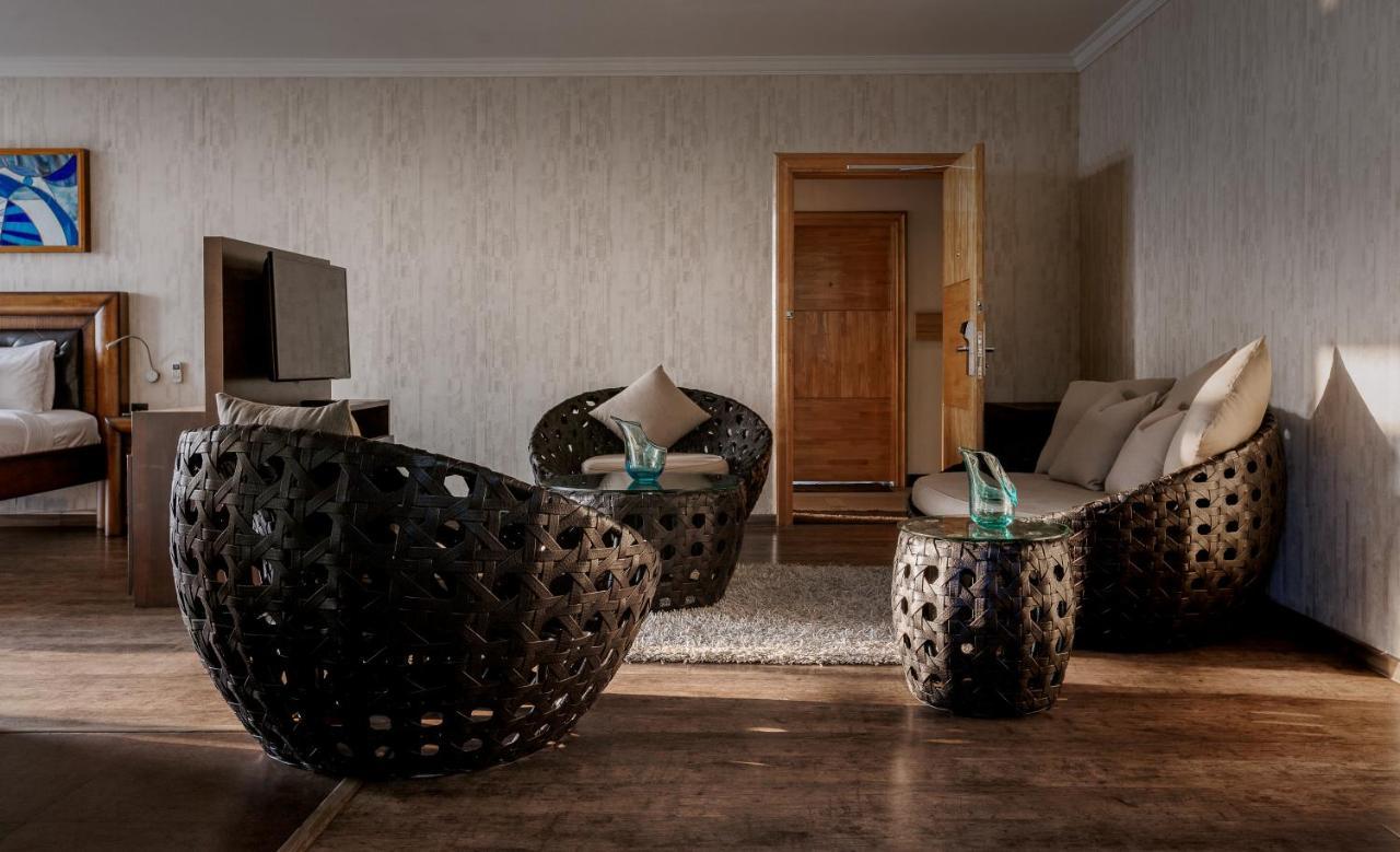 Готель The Panoramic Getaway Муннар Екстер'єр фото The interior of a suite at the Mandarin Oriental, Munich