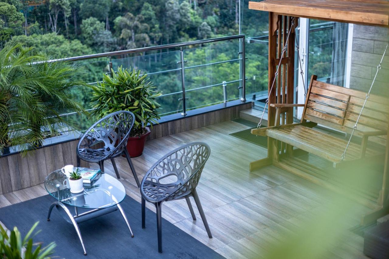 Готель The Panoramic Getaway Муннар Екстер'єр фото A balcony