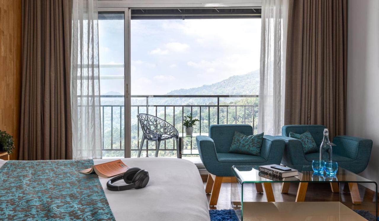Готель The Panoramic Getaway Муннар Екстер'єр фото A room at the hotel