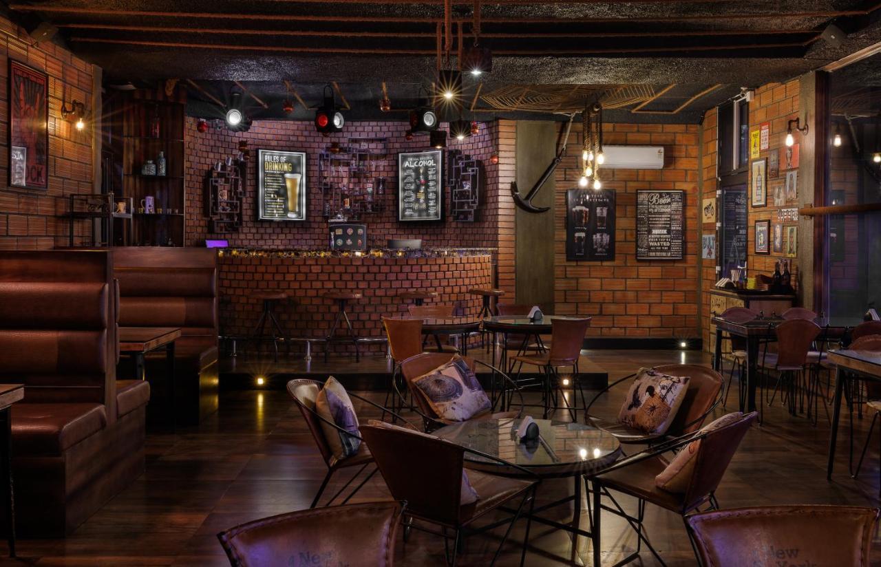 Готель The Panoramic Getaway Муннар Екстер'єр фото The interior of the bar