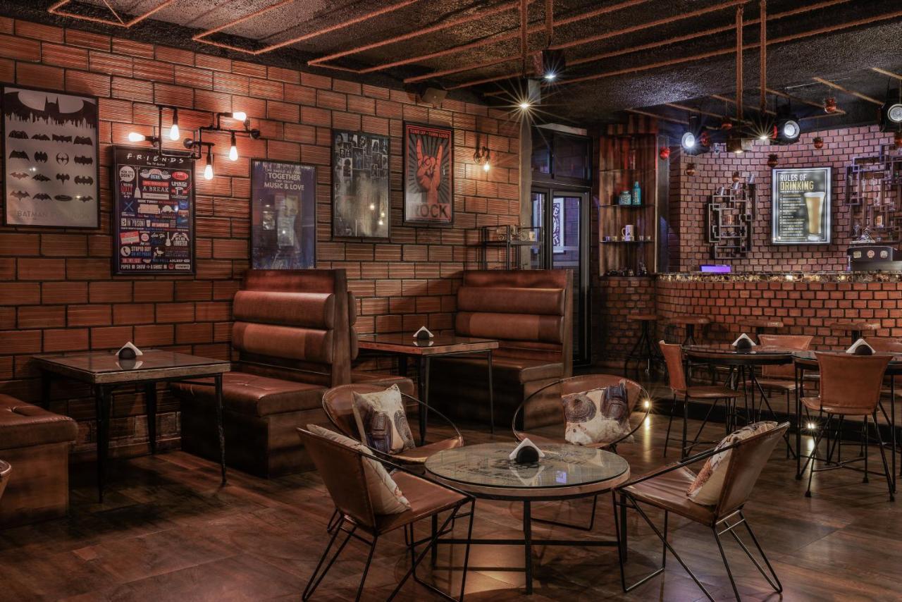 Готель The Panoramic Getaway Муннар Екстер'єр фото The interior of a restaurant in Dhaka, Bangladesh