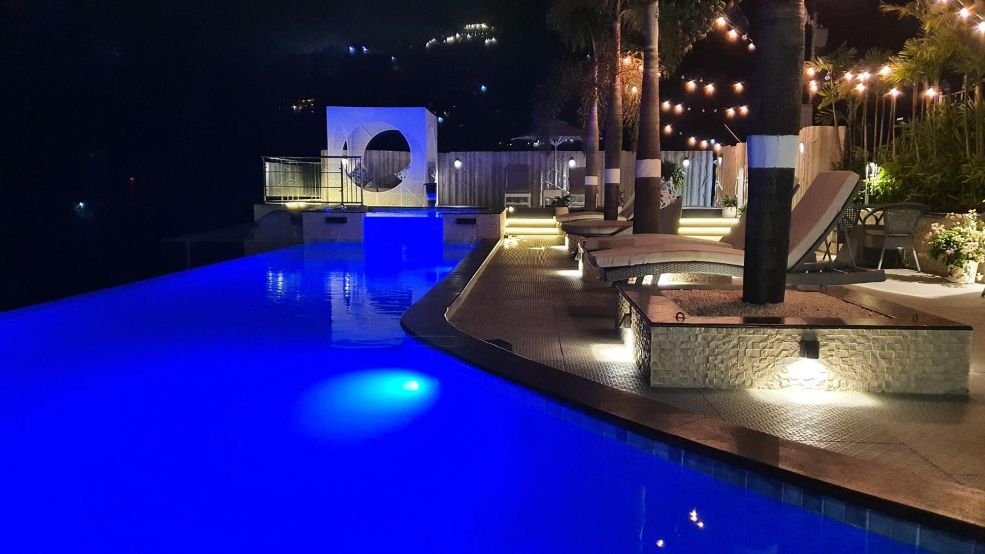 Готель The Panoramic Getaway Муннар Екстер'єр фото The pool at the hotel