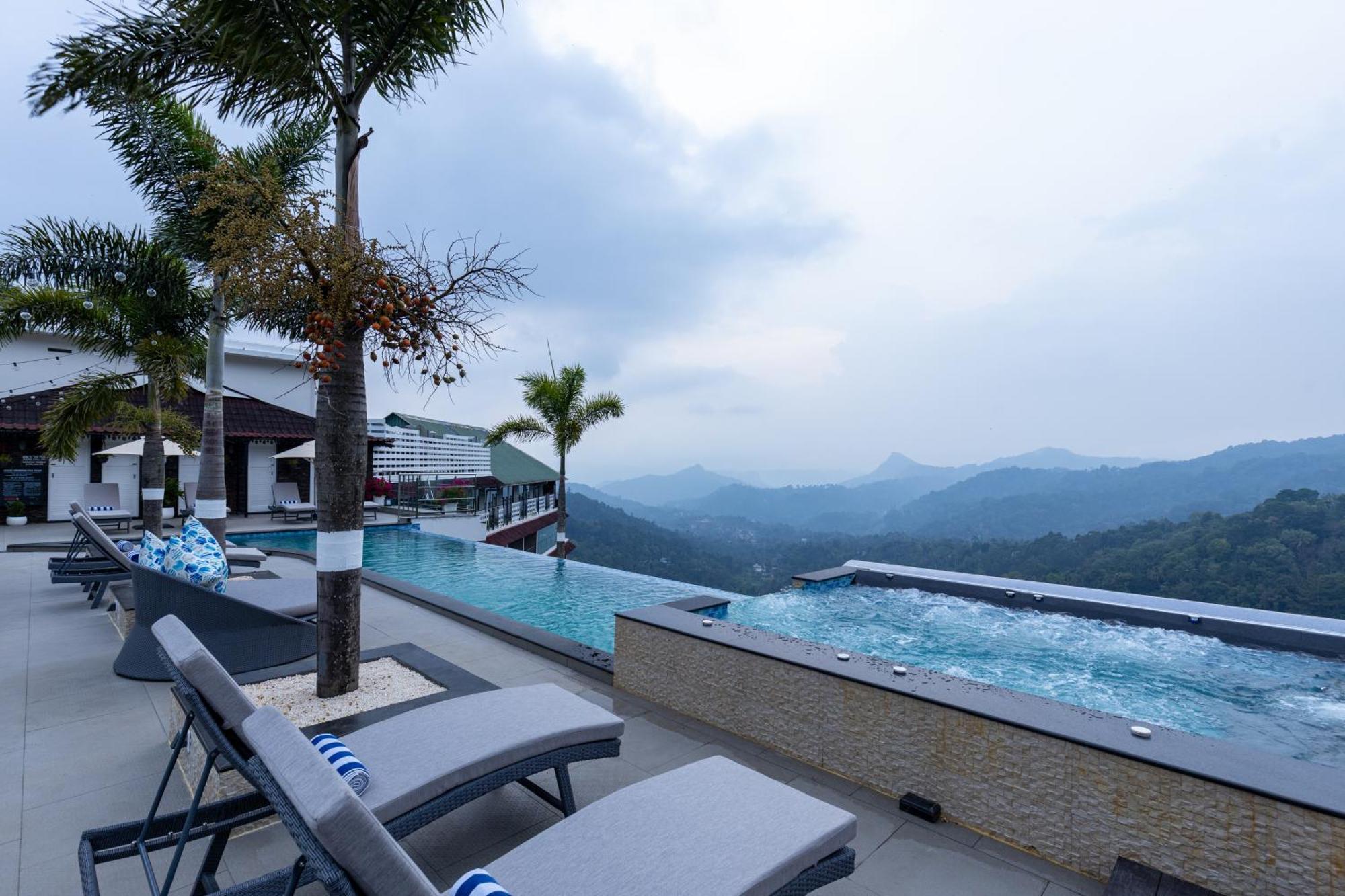 Готель The Panoramic Getaway Муннар Екстер'єр фото The swimming pool at the resort