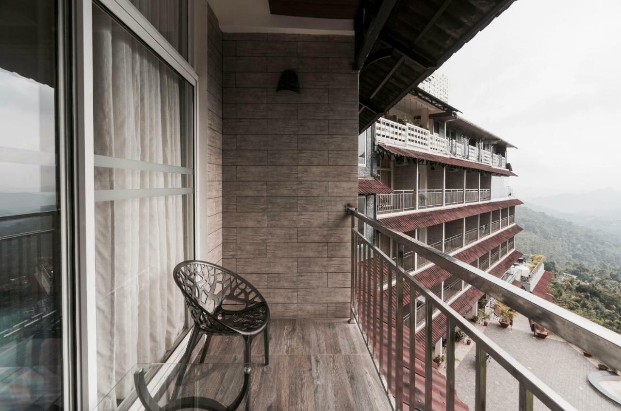 Готель The Panoramic Getaway Муннар Екстер'єр фото A balcony