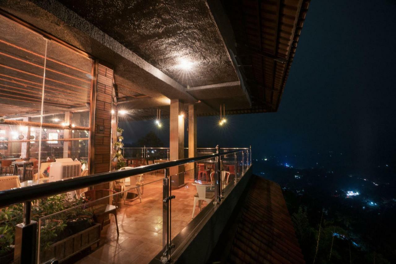 Готель The Panoramic Getaway Муннар Екстер'єр фото The restaurant at the top of the tower
